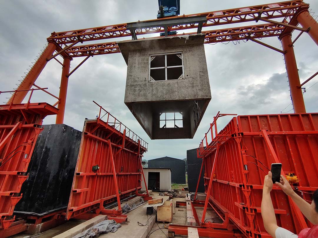 Hydraulic Moulds for Modular Housing